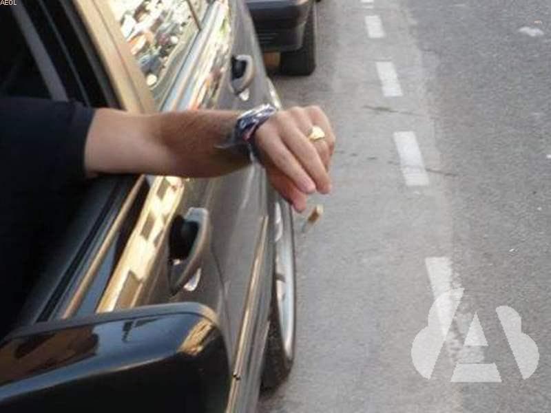 Arrojar un cigarro por la ventanilla de un turismo, ¿es una infracción?