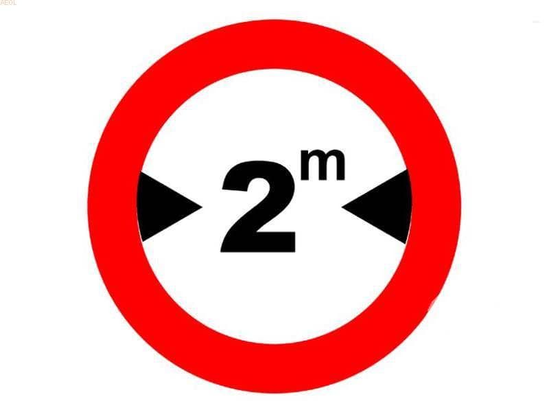 ¿Qué vehículos no pueden circular por el tramo de vía a cuya entrada se…
