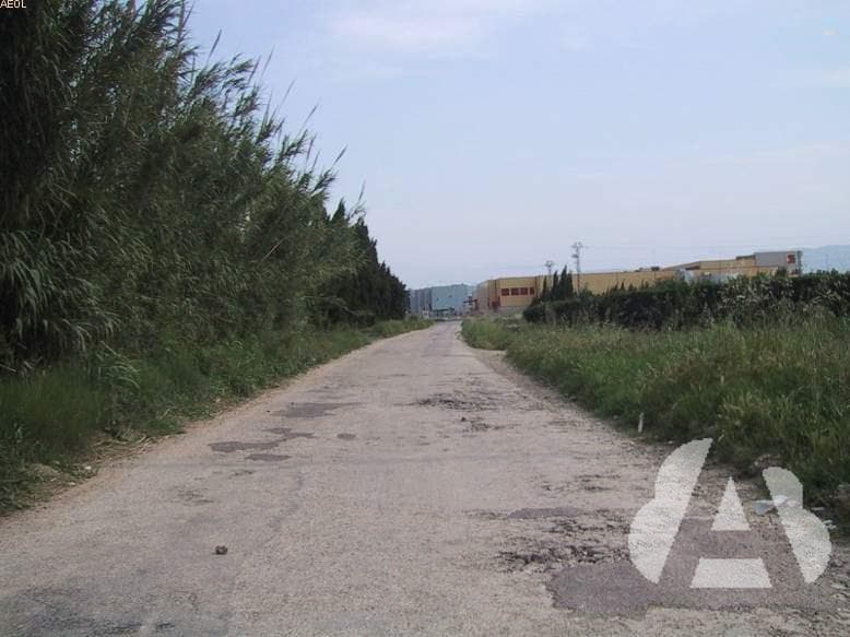 Si conduciendo una motocicleta no puede evitar un bache que se encuentra en la…