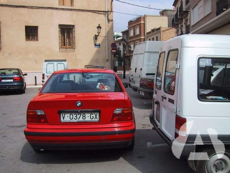 El conductor está obligado a advertir mediante señales ópticas...