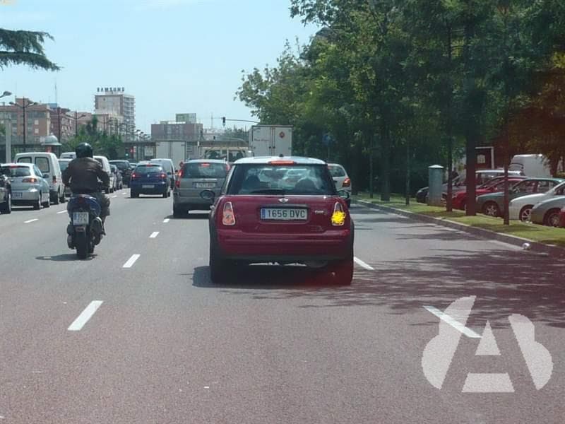 Encender el intermitente, ¿da preferencia siempre para hacer maniobras?