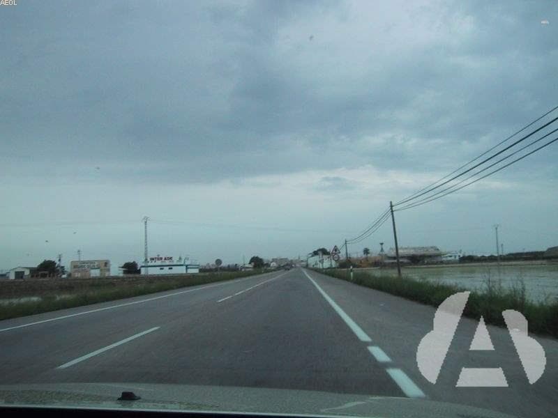 Cuando un conductor abusa del acelerador y circula a velocidad superior a la…