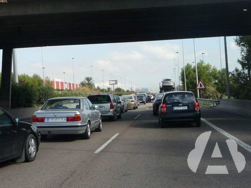 En esta autopista, ¿cuándo se puede circular por el arcén?