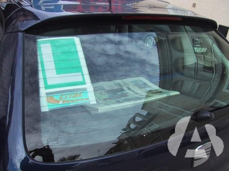 Los conductores con un permiso de conducción de antigüedad inferior a un año,…