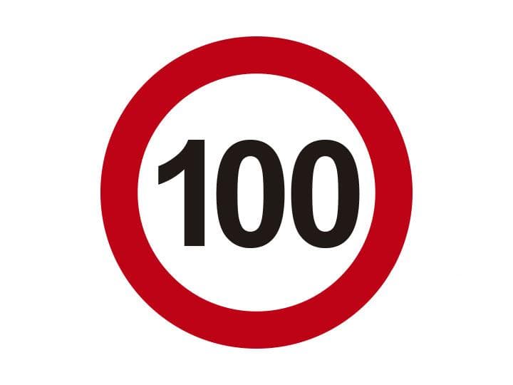 ¿En qué tipo de vía su titular podrá fijar una velocidad máxima de 100 km/h a…