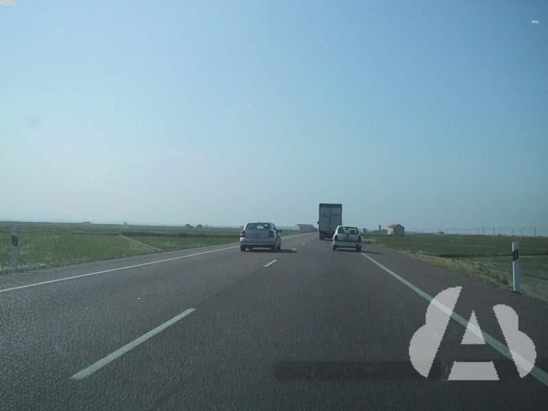 Si está siendo adelantado, ¿cuándo está obligado a disminuir la velocidad para…