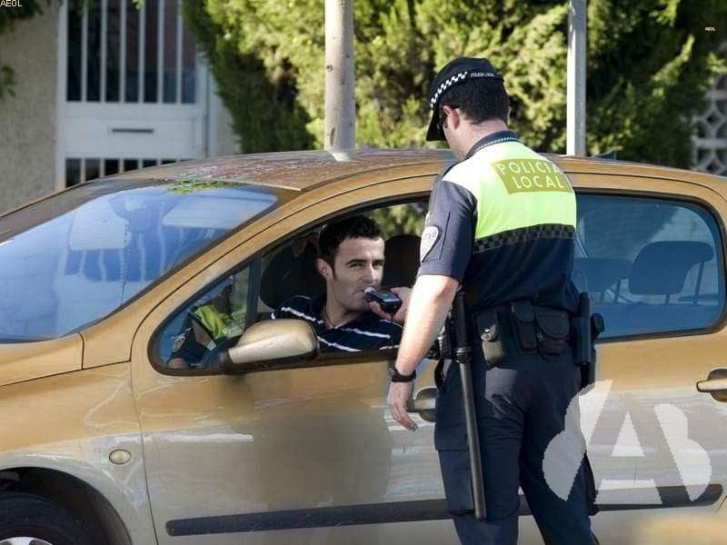 Si el resultado de las pruebas de alcoholemia es positivo, el Agente podrá…
