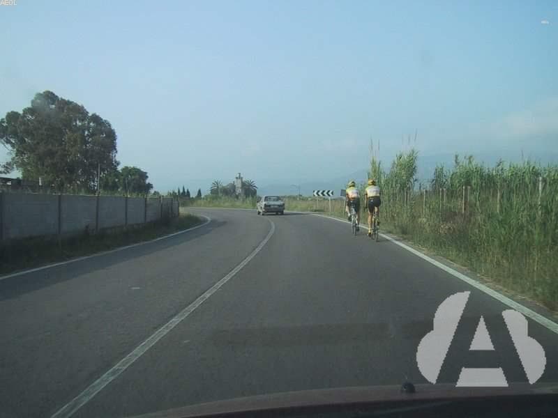 Cuando las razones de seguridad lo permitan, los conductores de bicicletas,…