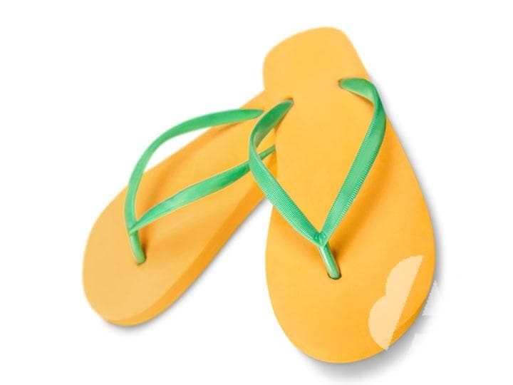 ¿Es aconsejable conducir un turismo calzado con unas chanclas?
