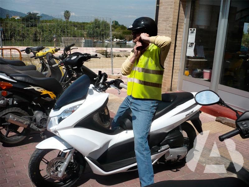 ¿Puede perder puntos de su saldo si circula con una motocicleta sin llevar el…