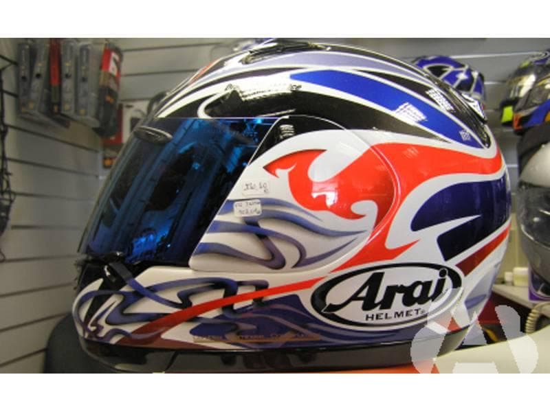 Al comprar un casco de motorista, sabremos que se ha comprobado su resistencia…