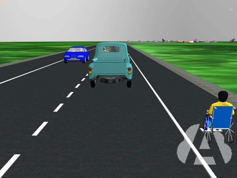 Una persona en silla de ruedas, ¿puede circular por una carretera que no…
