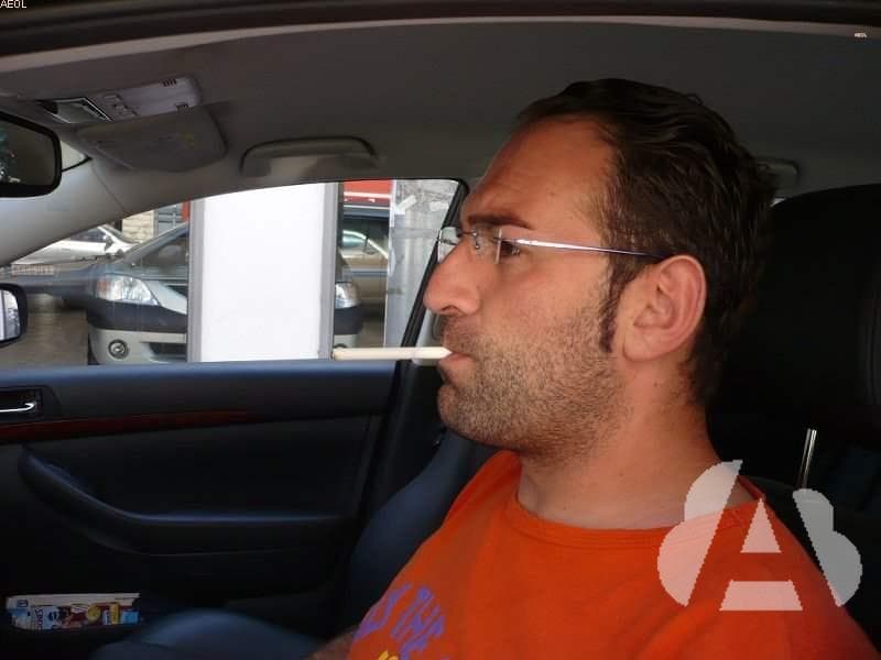 Fumar mientras conduce, ¿puede afectar a la conducción?