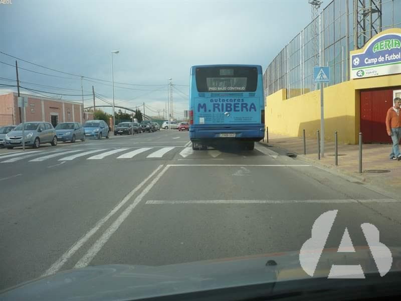 Se debe circular a velocidad moderada y, si fuera preciso, detener el vehículo,…
