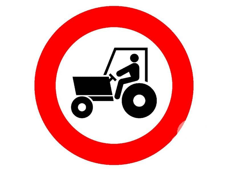 Esta señal, ¿prohíbe la entrada a los vehículos agrícolas de motor?