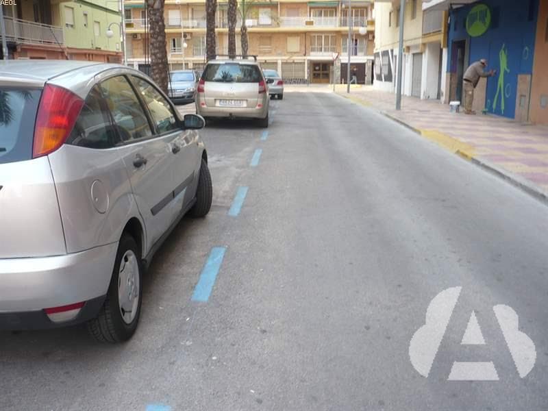 El vehículo estacionado se quiere incorporar a la circulación, ¿qué debe hacer…