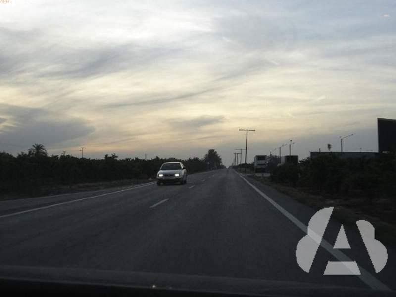 Entre la puesta y la salida del sol, ¿está permitido circular con una…